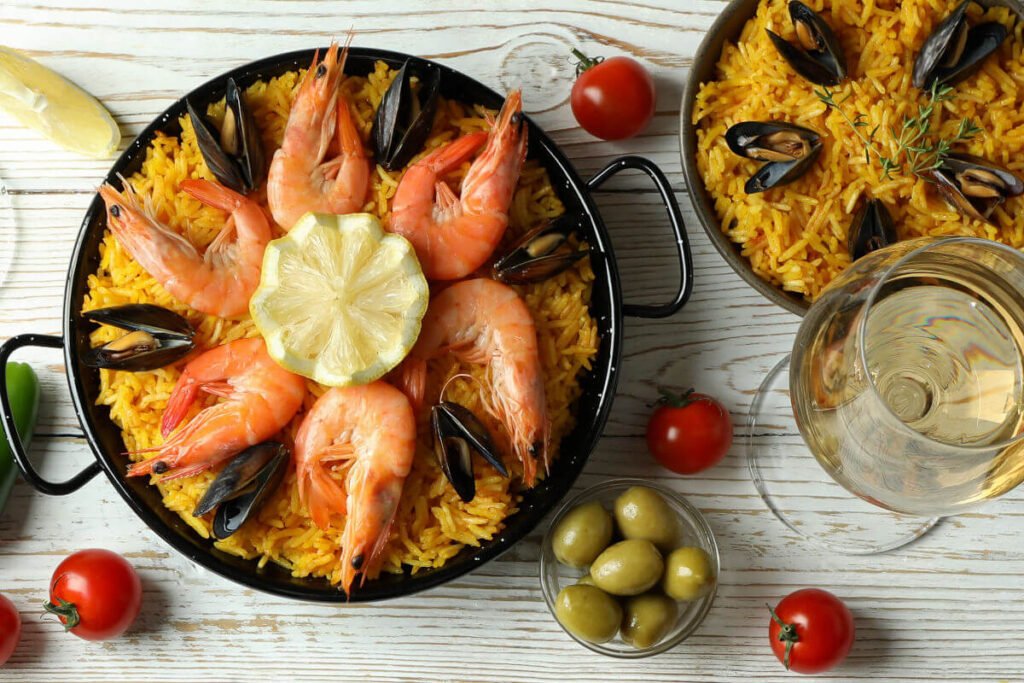 What to serve the paella with?